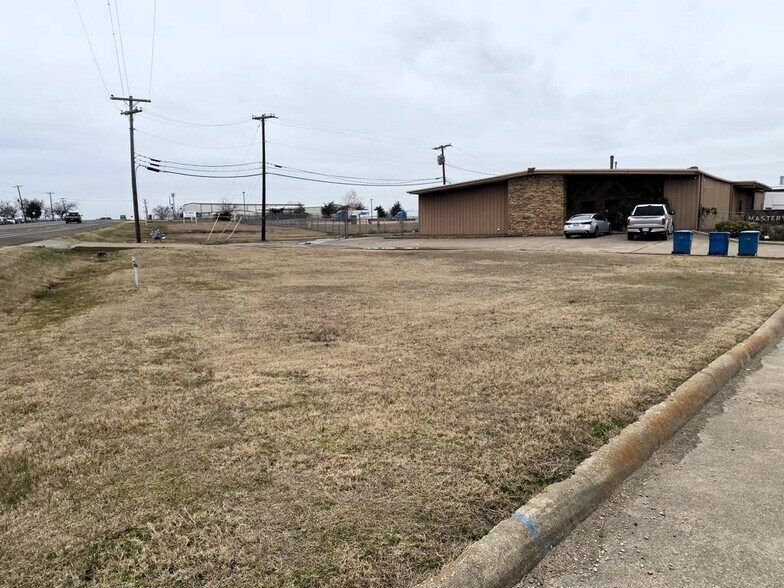 More Photos Of 2400 S Business 45, Corsicana Industrial For Sale