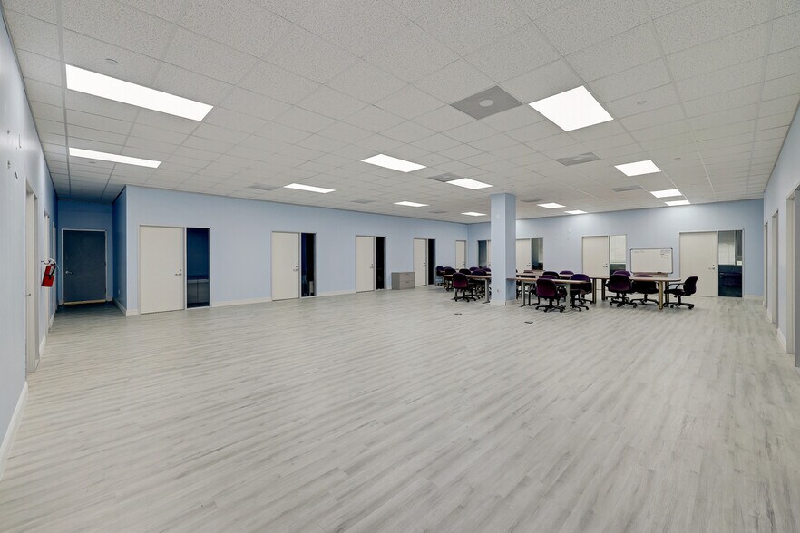 More Photos Of 7000 Hollister St, Houston Office For Sale