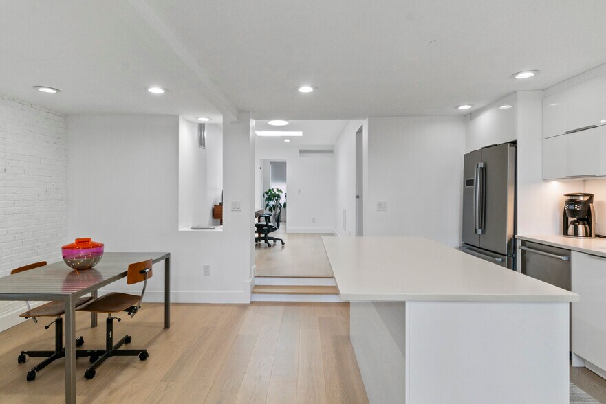More Photos Of 422 S Highland Ave, Baltimore Storefront Retail Residential For Sale