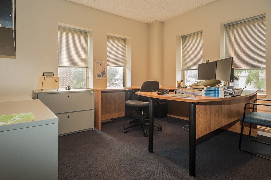 More Photos Of 2170-2176 Wisconsin Ave NW, Washington Office For Sale