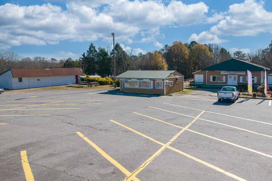 More Photos Of 3506 Springs Rd, Hickory Freestanding For Sale