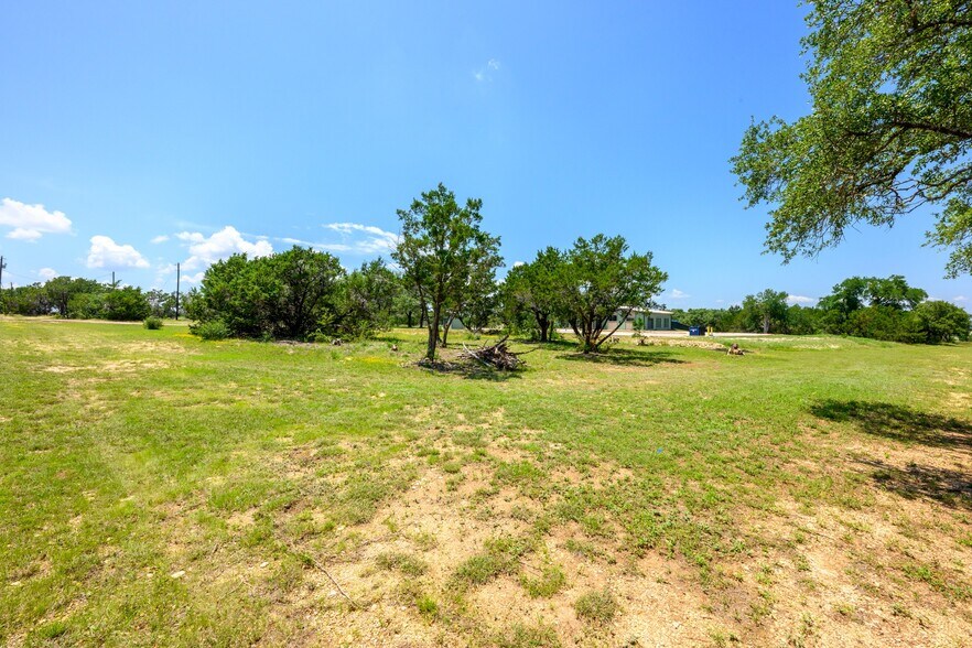 More Photos Of 1410 Live Oak Rd, Leander Showroom For Sale