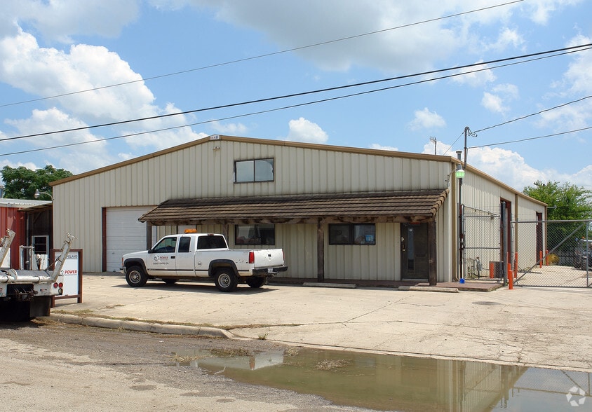 Primary Photo Of 3514 Copeland Dr, San Antonio Light Manufacturing For Sale