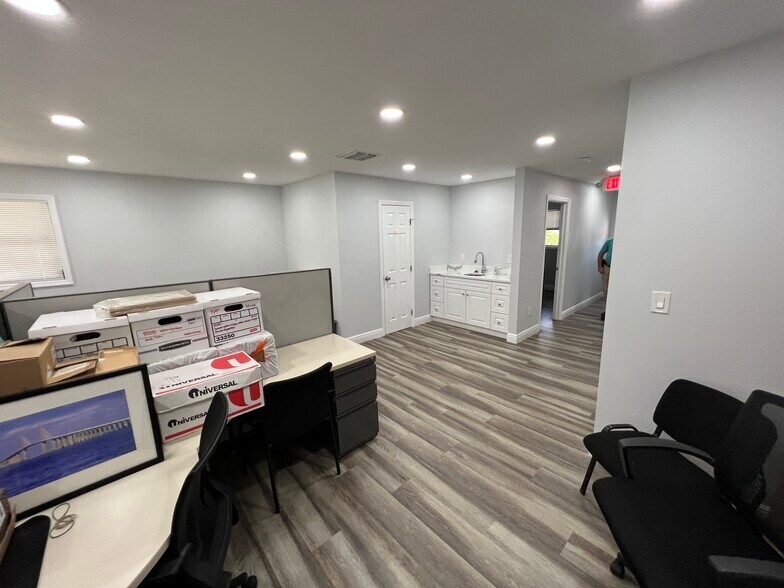 More Photos Of 505 Westbrook Ave, Brandon Office For Sale