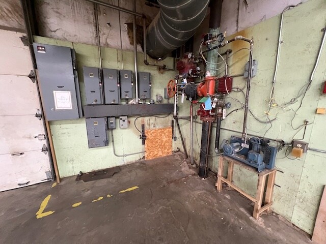 More Photos Of 1120 1st St W, Conover Distribution For Lease