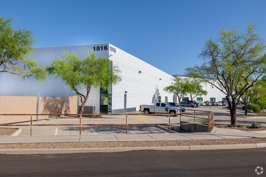 More Photos Of 1800 S Research Loop, Tucson Warehouse For Lease