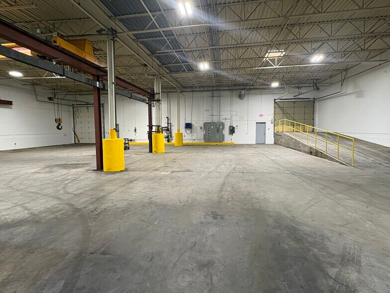 More Photos Of 38451 Webb Dr, Westland Warehouse For Lease