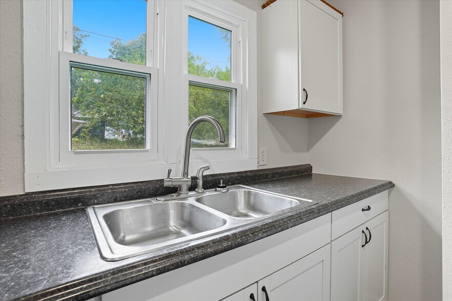 More Photos Of 100 Howard Ln, Oak Ridge Apartments For Sale