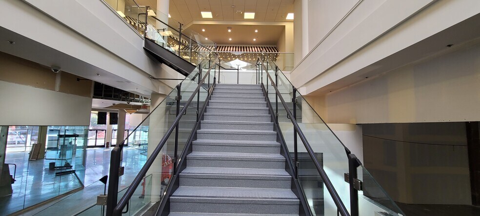 More Photos Of 285 Liberty St, Salem Storefront Retail Office For Lease