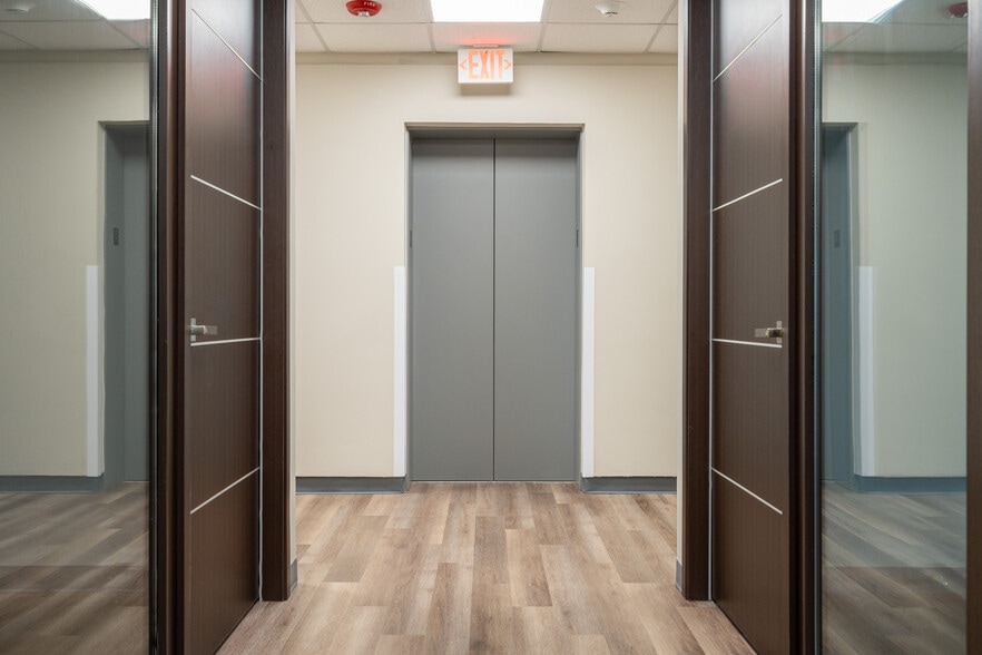 More Photos Of 9950 Lawrence Ave, Schiller Park Unknown For Lease