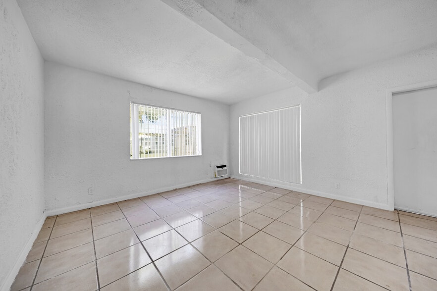 More Photos Of 1943-1947 Buchanan St, Hollywood Apartments For Sale