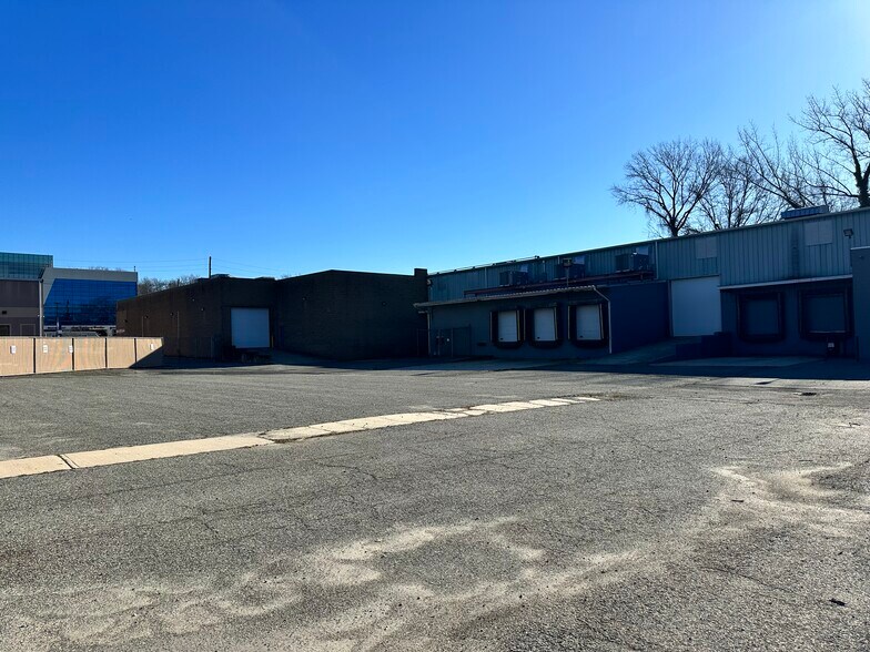 More Photos Of 4865 Arthur Kill Rd, Staten Island Warehouse For Lease