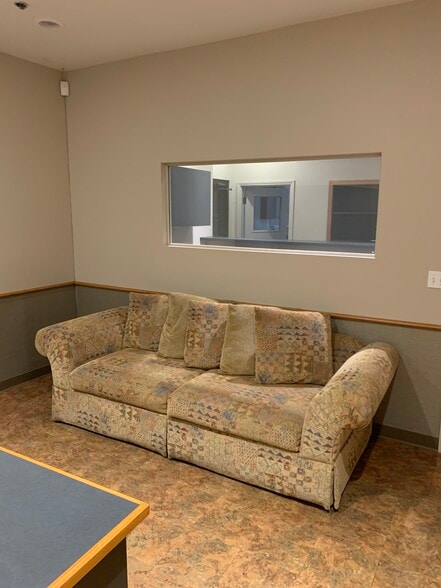 More Photos Of 1376 Walter St, Ventura Light Manufacturing For Lease