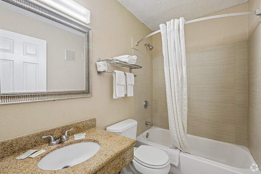 More Photos Of 2224 NE Evangeline Trwy, Lafayette Hotel For Sale