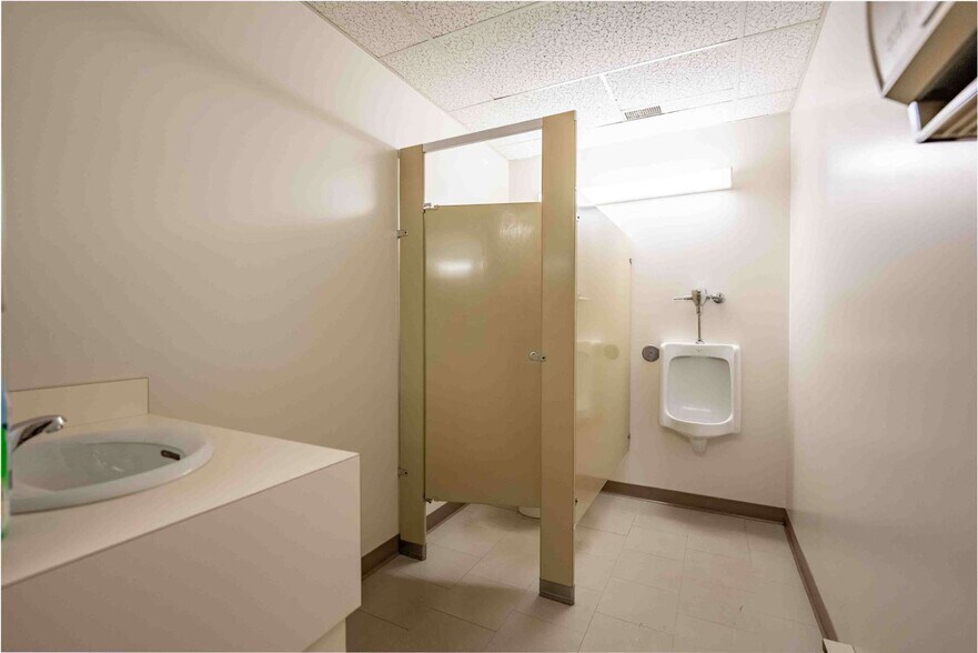 More Photos Of 29 Main St E, Chelmsford Office For Sale