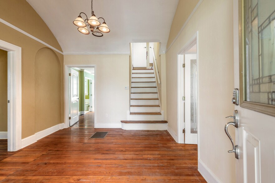 More Photos Of 519 S Ridgewood Ave, Daytona Beach Office For Sale