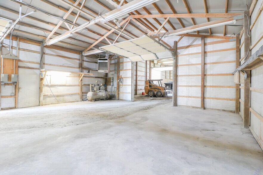 More Photos Of 1292 SW 125th Rd, Holden Light Manufacturing For Sale
