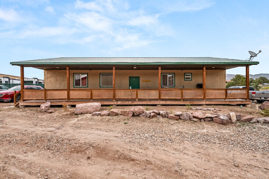 More Photos Of 1050 South Blvd, Dutch John Hotel For Sale