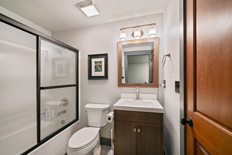 More Photos Of 7795 Thorpe Rd, Bozeman Industrial For Sale