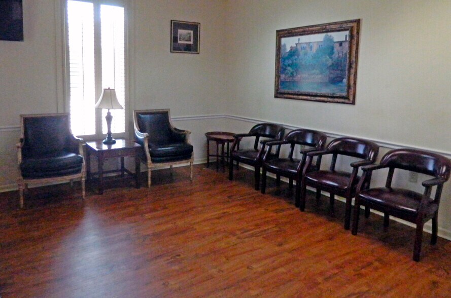 More Photos Of 316 St Lukes Dr, Montgomery Medical For Sale