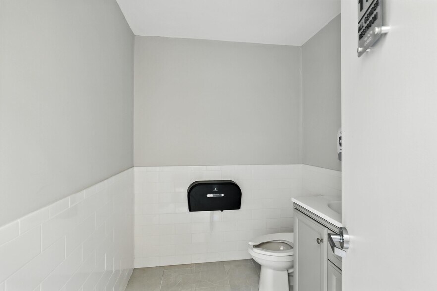 More Photos Of 5-7 Strong Ave, Northampton Storefront Retail Office For Lease