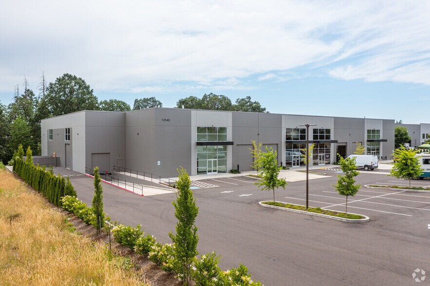 More Photos Of 12540 SW Leveton Dr, Tualatin Manufacturing For Sale