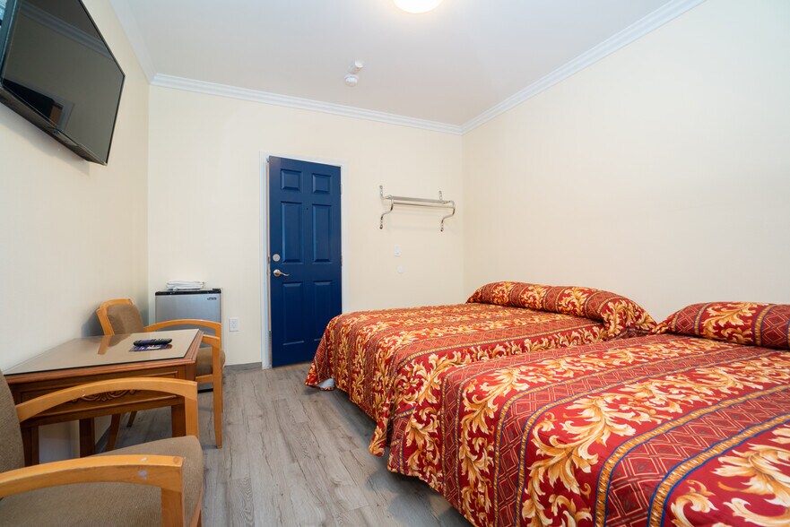 More Photos Of 238 W 10th St, San Pedro Hotel For Sale