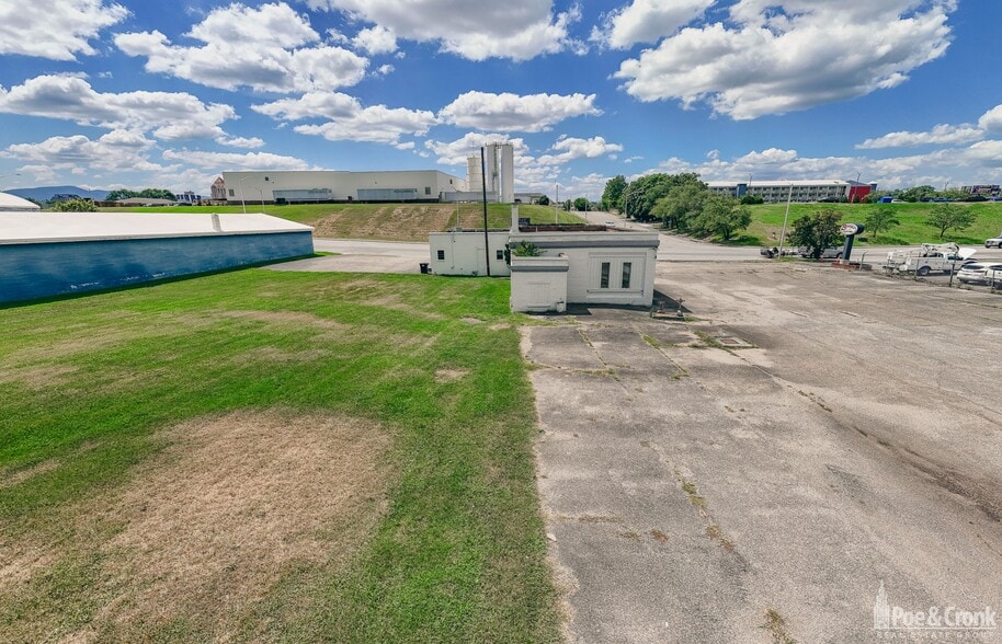More Photos Of 907 Kimball Ave NE, Roanoke Industrial For Sale