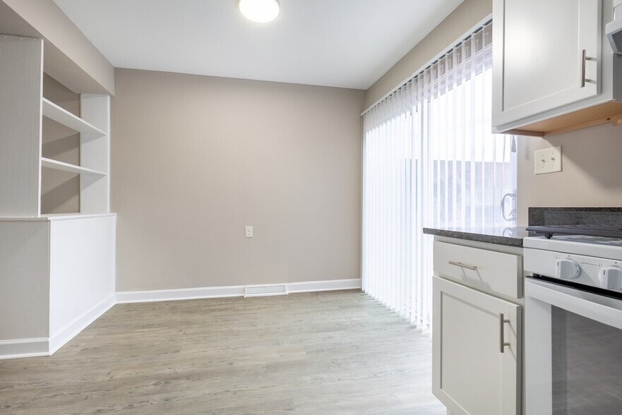 More Photos Of 5828 N Meadows Blvd, Columbus Apartments For Sale