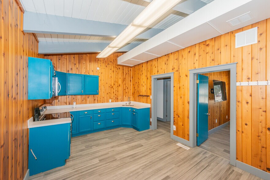 More Photos Of 30890 CA-3, Weaverville Office For Sale