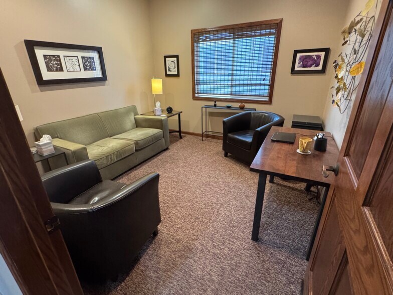 More Photos Of 558-572 Bavaria Ln S, Chaska Office For Sale