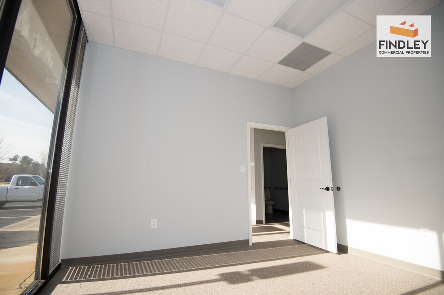 More Photos Of 5306 Palmero Ct, Buford Light Distribution For Lease