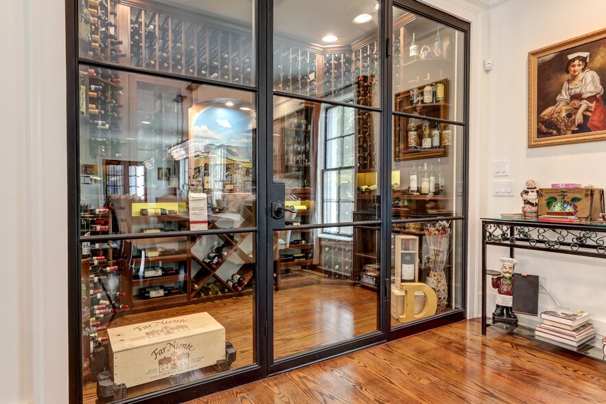 More Photos Of 2972 Lookout Pl NE, Atlanta Office Residential For Sale