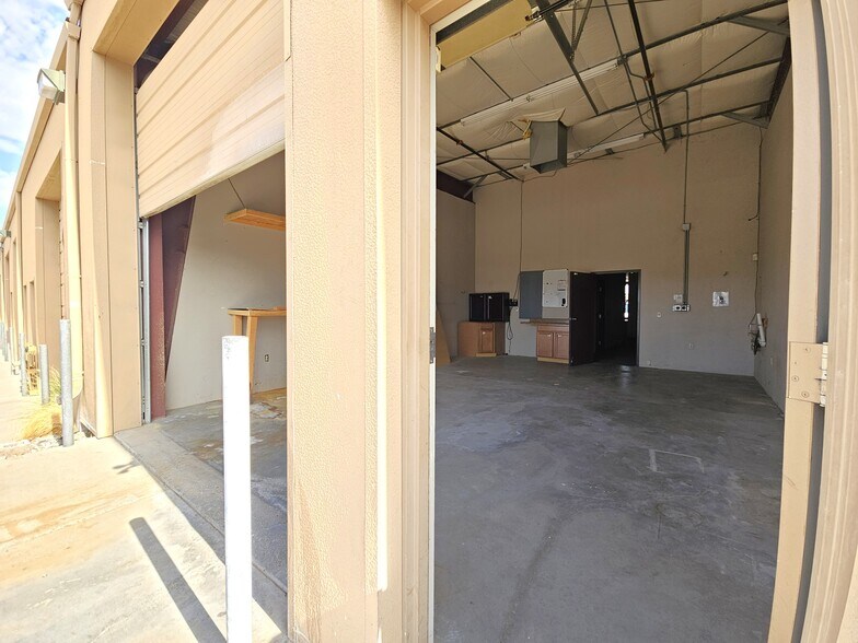 More Photos Of 2921 Friendly Pl, Bullhead City Light Distribution For Lease