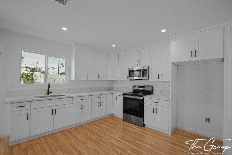 More Photos Of 856 W 47th St, Los Angeles Multifamily For Sale