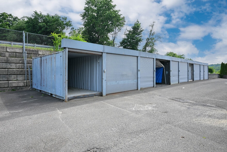 More Photos Of 7 Dunham Dr, New Fairfield Light Manufacturing For Lease