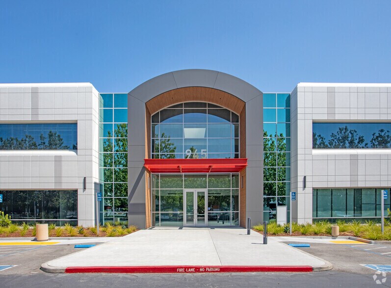 More Photos Of 945 Stewart Dr, Sunnyvale Light Distribution For Lease