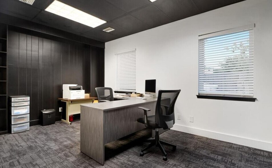 More Photos Of 6820 Walling Ln, Dallas General Retail For Sale