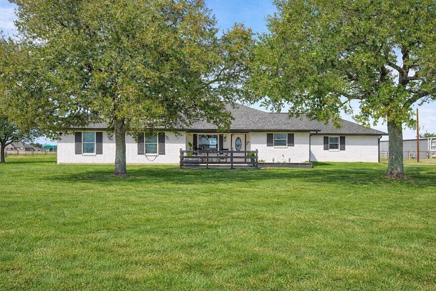 More Photos Of 10550 Brinkmeyer Rd, Needville Flex For Sale