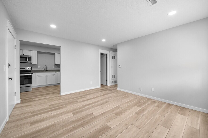 More Photos Of 2411 Welbeck Rd, Des Moines Apartments For Sale