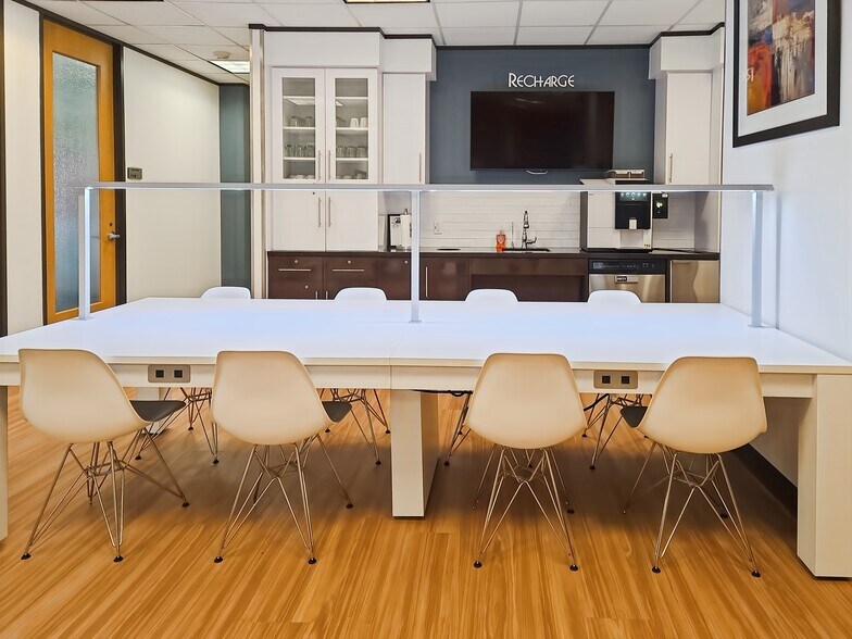 More Photos Of 3663 N Sam Houston Pky E, Houston Coworking Space