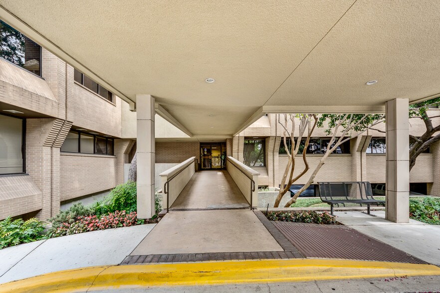 More Photos Of 8345 Walnut Hill Ln, Dallas Medical For Sale