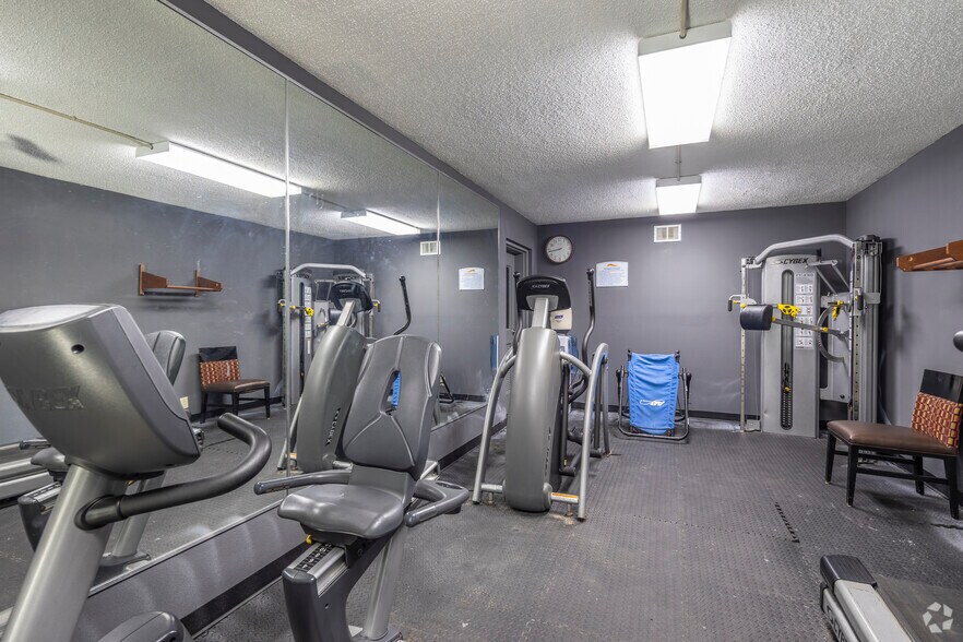 More Photos Of 1826 W Lucas St, Florence Hospitality For Sale