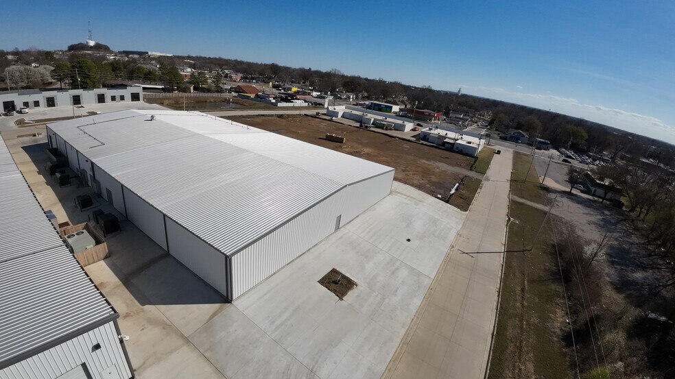 More Photos Of 1120 N Birch Ave, Broken Arrow Industrial For Sale