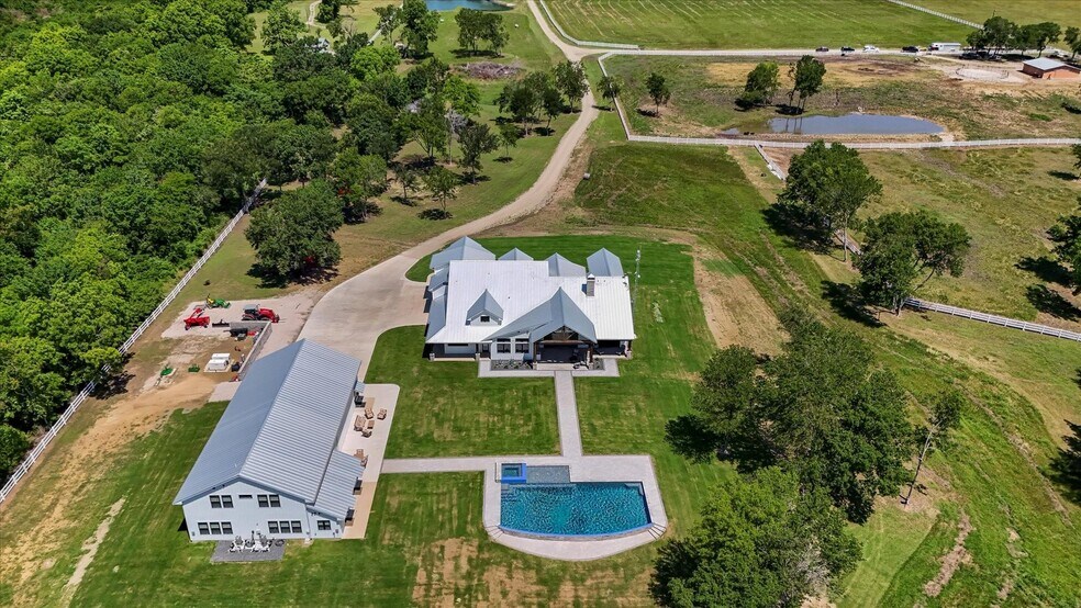 More Photos Of 121 Elm, Kerens Lodge Meeting Hall For Sale