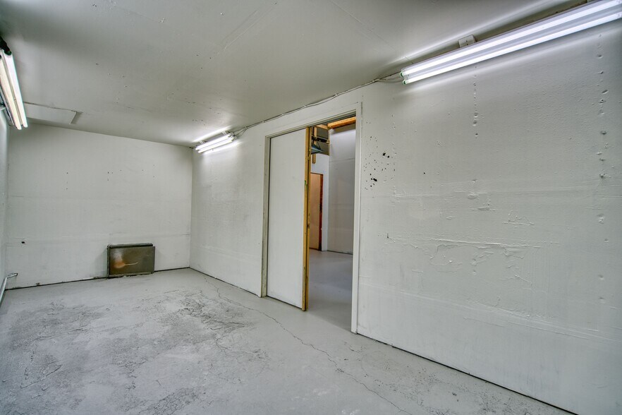 More Photos Of 1800 Commerce St, Boulder Manufacturing For Lease