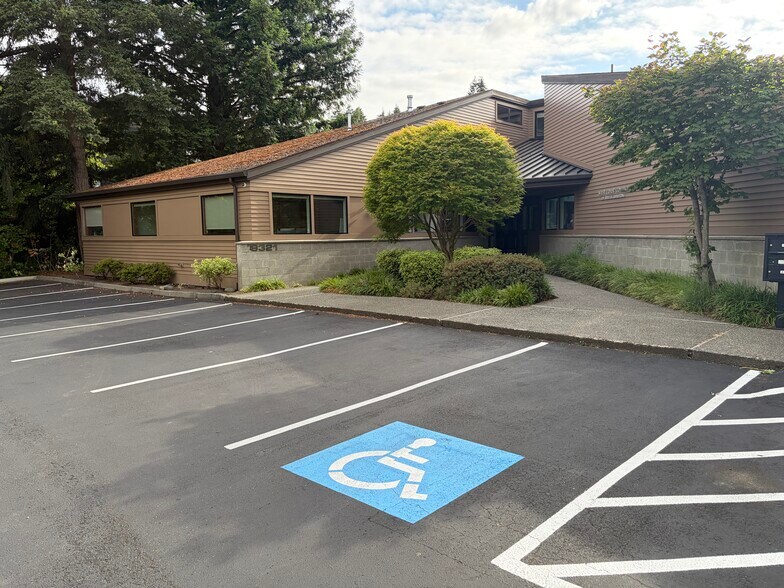 More Photos Of 18321 NE 98th Ave, Bothell Medical For Lease