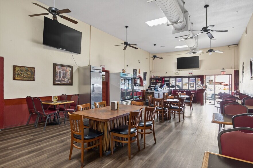 More Photos Of 974 E Main St, Santa Paula Restaurant For Sale