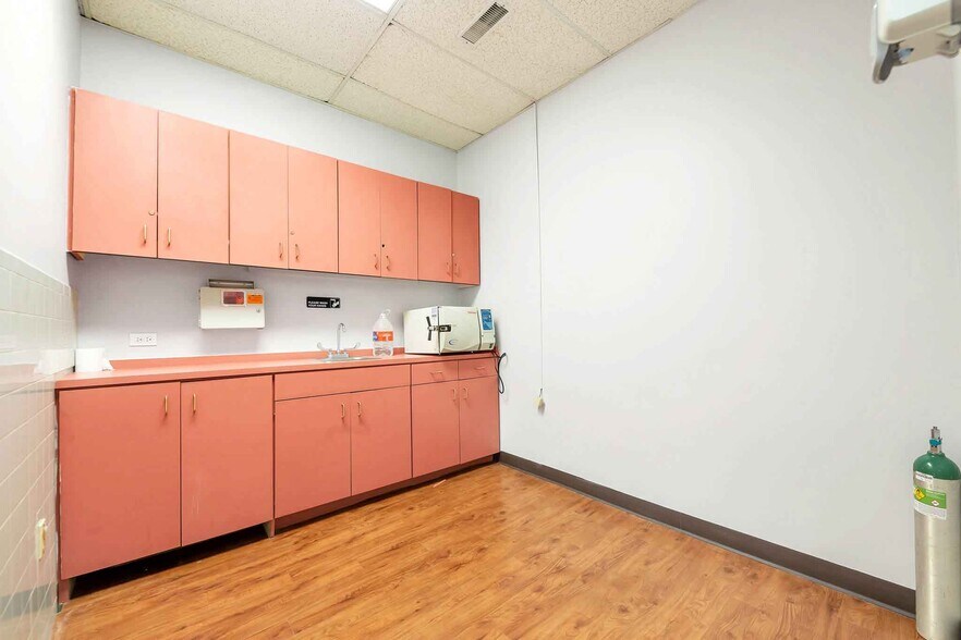 More Photos Of 241 W Olive Ave, Burbank Medical For Lease