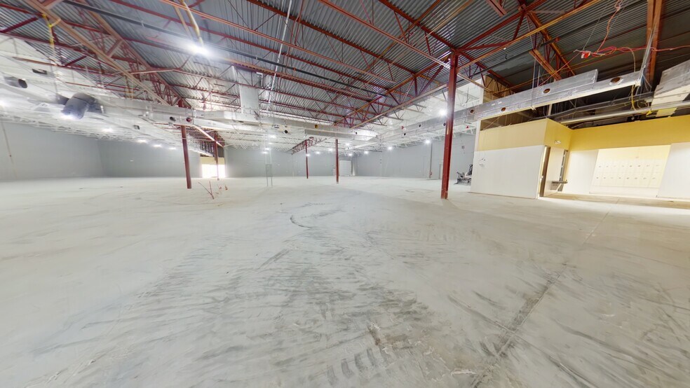 More Photos Of 1655 W Hamlin Rd, Rochester Hills Distribution For Sale